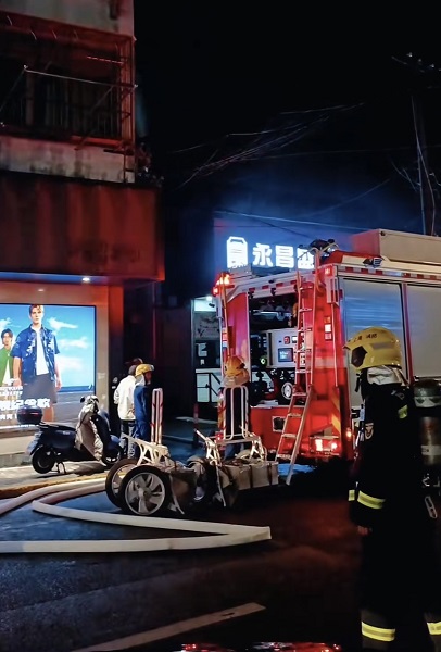 浦东新区一沿街点心店突发火情所幸未造成人员伤亡(图1)