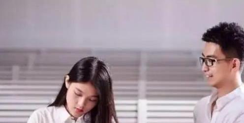 女人把你当备胎才会经常像“这样”跟你聊天男人要长点心(图1)