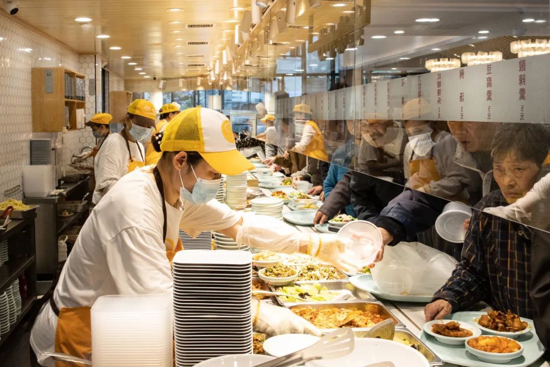 杨浦这家“网红”食堂到底“灵”在哪儿？丨舌尖上的幸福养老(图1)