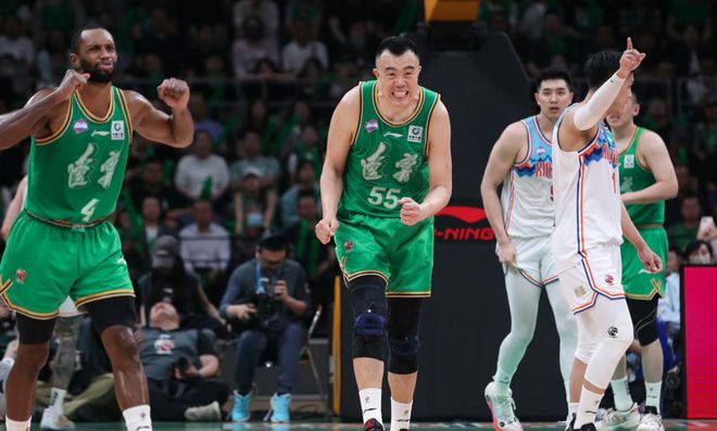 杨鸣长点心吧!连续两场死草6主力轮换末节体能瓶颈真怕受伤(图2)