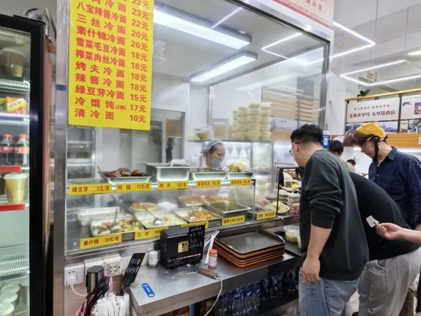 上海今夏的第一口冷面来了!这里排队十几米!冷面居然曾被禁售?原因→(图8)