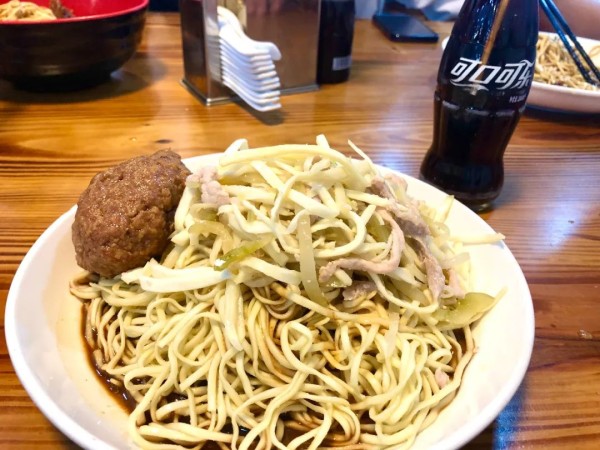 上海今夏的第一口冷面来了!这里排队十几米!冷面居然曾被禁售?原因→(图10)