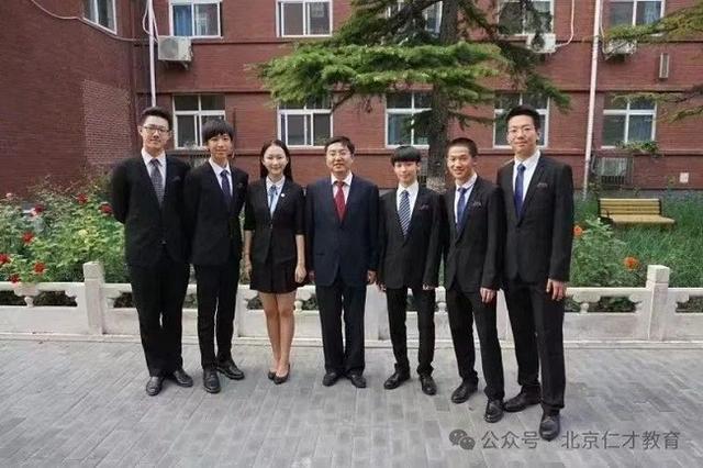 千帆阅尽王者归来：王慰卿校长以初心铸就仁才教育新未来(图2)