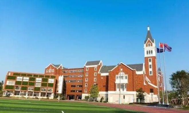 公立学校上点心多点机会就没私立学校什么事了所以别骂了(图2)