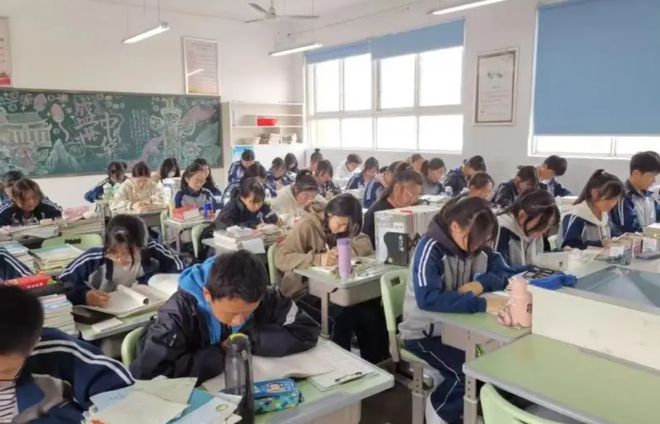 公立学校上点心多点机会就没私立学校什么事了所以别骂了(图4)