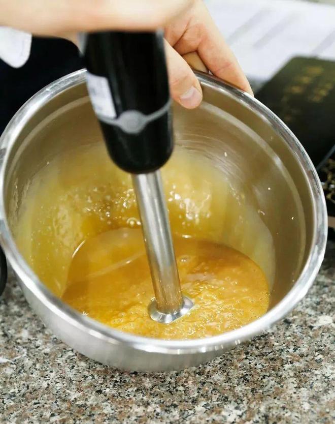 大师力作我有一个关于焦糖牛奶巧克力杯子甜点的秘密！(图3)