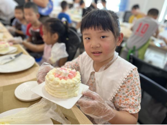 花果社区青少年暑期新体验——小小甜品师职业体验活动顺利开展(图2)