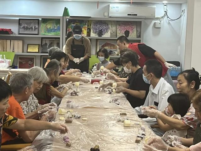 投壶、制漆扇、做点心……天目西路街道居民中秋欢聚共叙“邻里情”(图10)