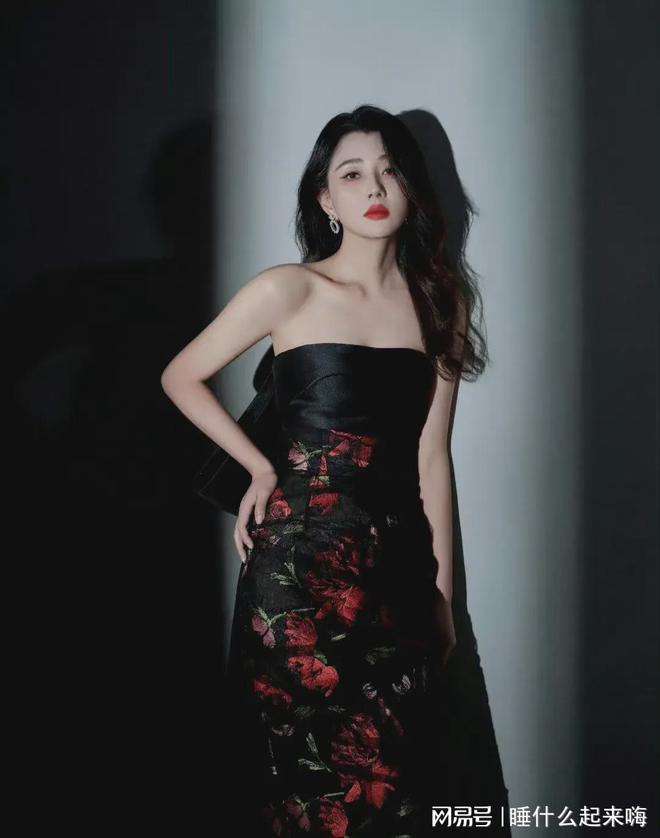 凌晨殷桃回复飞天奖没提名网友吐槽：情商低小家子气！长点心吧(图2)