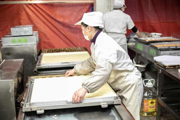 百年麦陇香：岁月沉淀饼饵香老字号焕发新生机(图3)