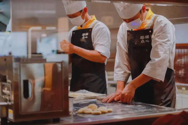 日卖10万翻台10轮！他把点心做成流量密码“硬控”年轻人(图3)