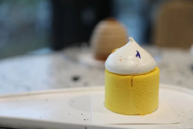 从“锋味”女甜点师到杭州TOP店主理人把中式荔浦芋头做成了爆款。(图4)