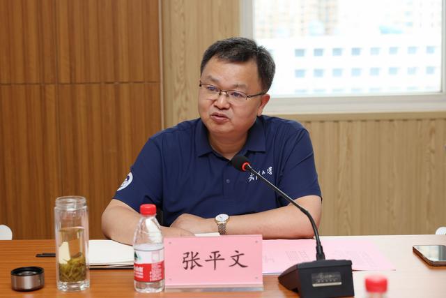 几天白练了武大学生给散步的校长分生日蛋糕校长的反应引热议(图7)