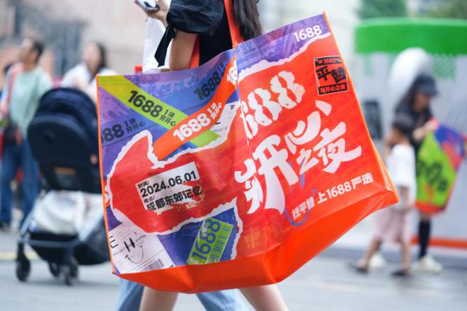 该省省该花花这届年轻人重新定义“穷开心”(图2)