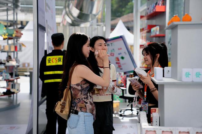 该省省该花花这届年轻人重新定义“穷开心”(图3)
