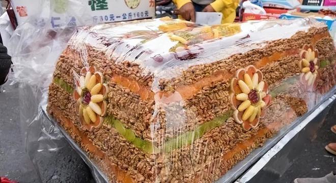 一刀下去“一套房”曾经风靡全国的新疆切糕为何在街头消失了(图4)
