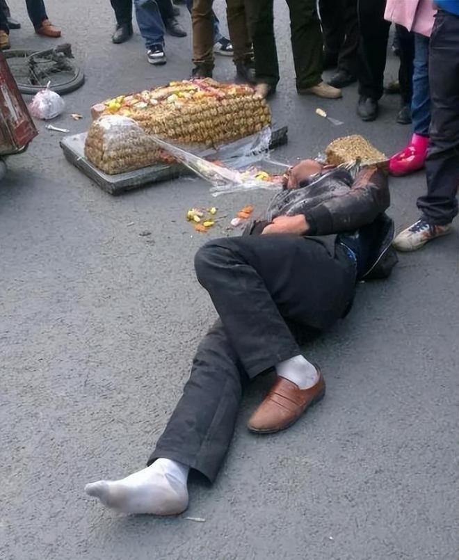 一刀下去“一套房”曾经风靡全国的新疆切糕为何在街头消失了(图7)