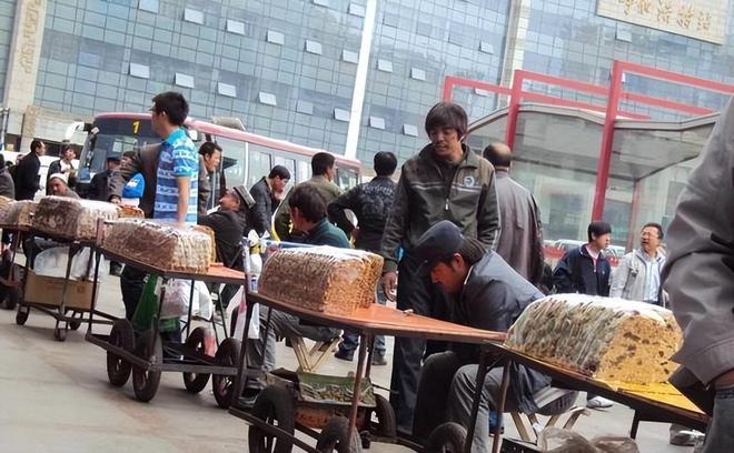 一刀下去“一套房”曾经风靡全国的新疆切糕为何在街头消失了(图14)