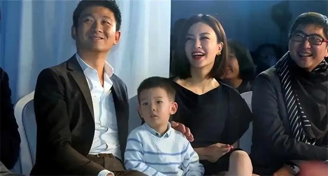 刘孜：和富商相恋3个月爸妈不见女婿就同意结婚如今咋样了？(图15)