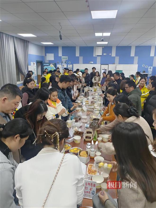 美食、甜品一个不少武汉一中学学生变身厨师请爸妈到校吃饭(图4)