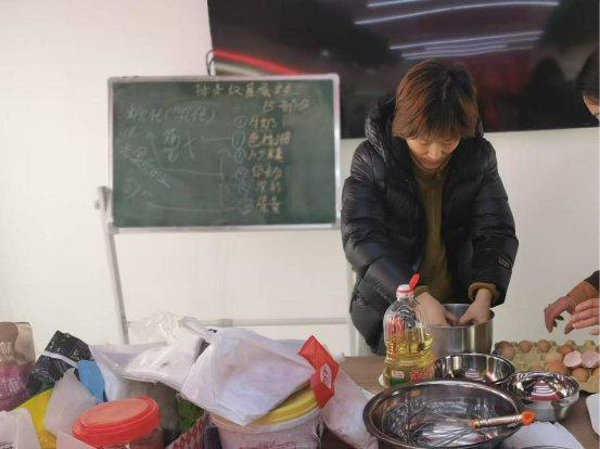秦都区陈杨寨街道白马河中路社区免费西点课程燃情开班！(图2)