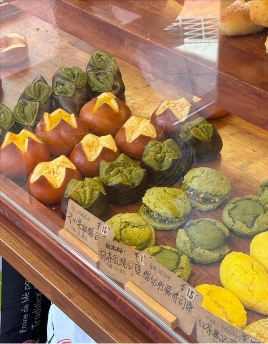 “月入2万吃不起面包”网红面包店越来越魔幻了(图2)