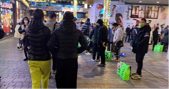 “月入2万吃不起面包”网红面包店越来越魔幻了(图15)