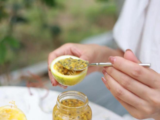 香气炸弹是什么样子？吃完这颗钦蜜9号蜂蜜黄金百香果连空气都是甜的！(图21)