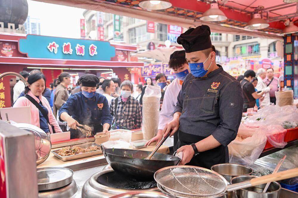 味蕾狂欢耀西关2025荔湾“永不落幕”的美食文化节开幕(图2)