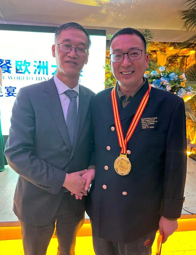 淮安名厨参加国际美食竞赛获三特金两金！(图3)