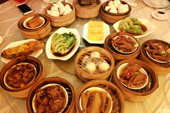 早茶时光：品味精致点心与香茗探寻城市喧嚣中的宁静与温馨(图2)