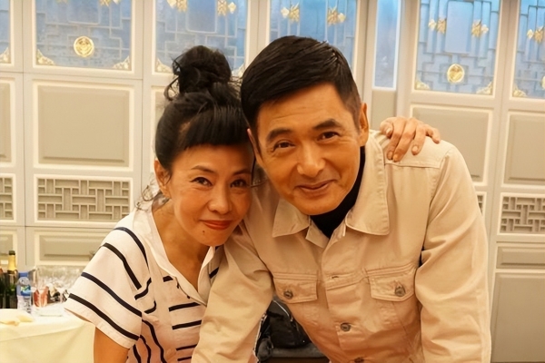 丧女的周润发：妻子抑郁了7年今生不再要孩子夫妻相濡以沫过普通生活(图4)
