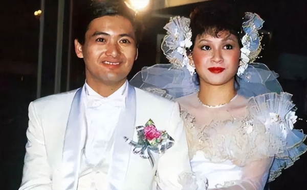 丧女的周润发：妻子抑郁了7年今生不再要孩子夫妻相濡以沫过普通生活(图7)