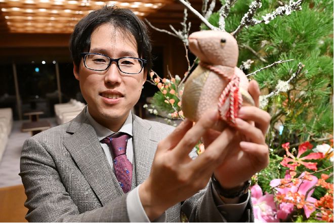“本命之蛇”井山裕太完胜一力辽先声夺人礼仪浸润日本棋圣战(图2)