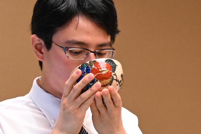 “本命之蛇”井山裕太完胜一力辽先声夺人礼仪浸润日本棋圣战(图9)