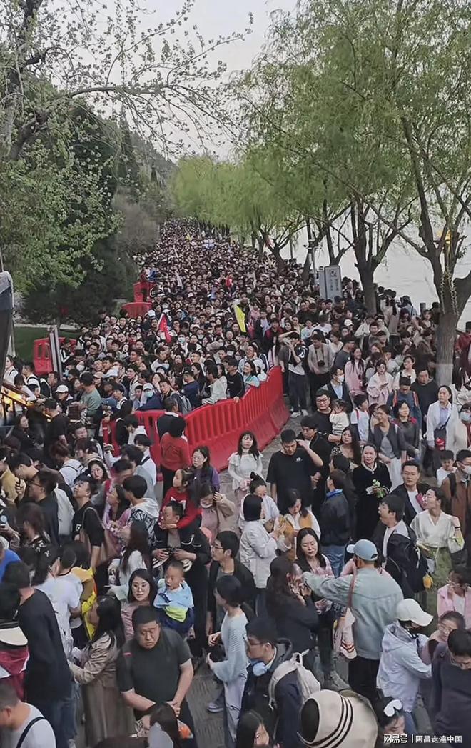 清明节小长假成绩单出炉11座城市游客破百万：你家乡上榜了吗(图29)