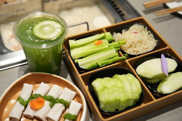 “食”尚焕新季海底捞“食装秀”激活春日消费力(图3)