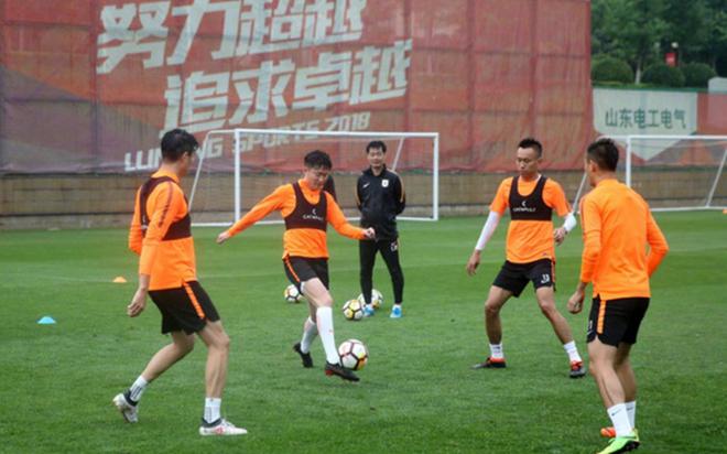 李霄鹏刚来就要下课？新赛季带海牛提前输掉保级大战引发热议(图4)