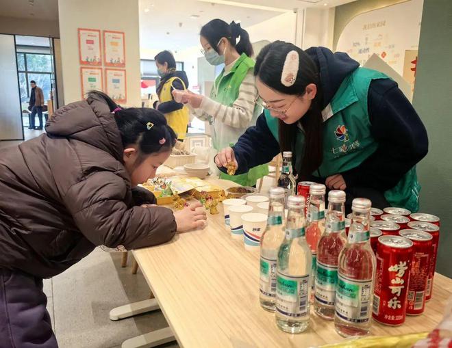 他们在这个“家”里共享家乡味道……(图3)