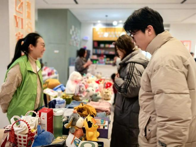 他们在这个“家”里共享家乡味道……(图4)
