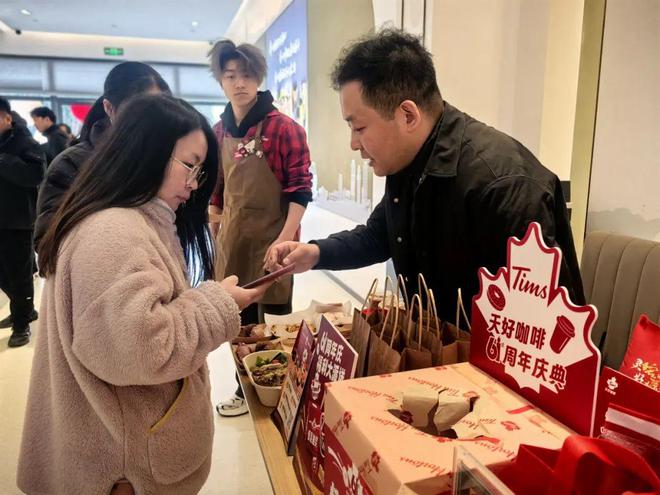 他们在这个“家”里共享家乡味道……(图6)