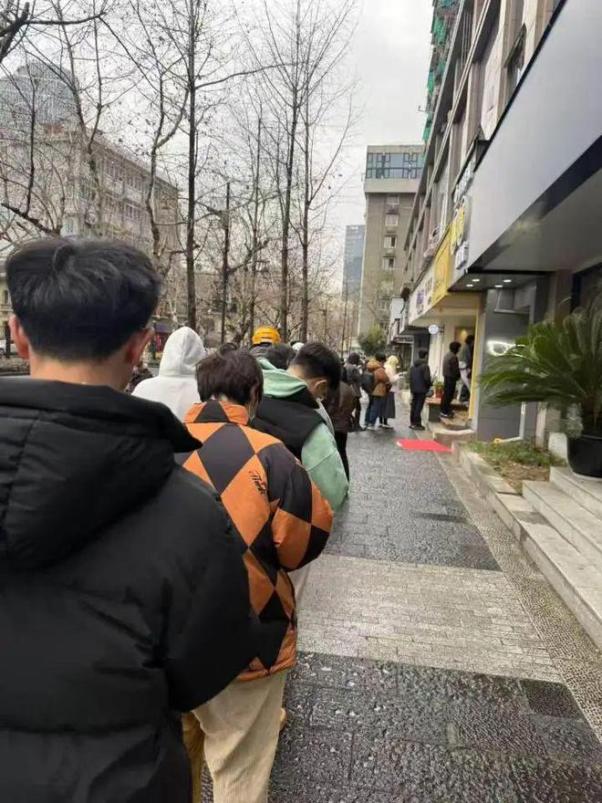 没开门就排队不到3小时售罄还有人从外地赶来！最近杭州这家店太火了(图6)