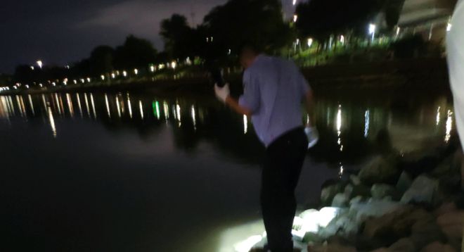 东莞周先生下班后夜钓江边发现三盘瓜果接下来的举动惊呆众人(图5)
