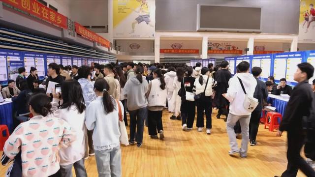 2025安徽高校毕业生专场招聘会火热开展(图4)