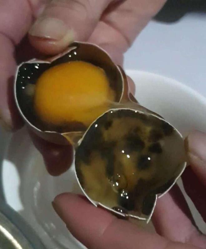 网红小蛋糕竟是臭鸡蛋做的工作人员：鸡蛋虽臭香精老香了(图9)