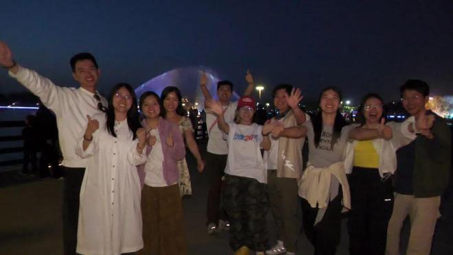 光影共舞蝶湖夜烟火漫卷秀街上(图4)