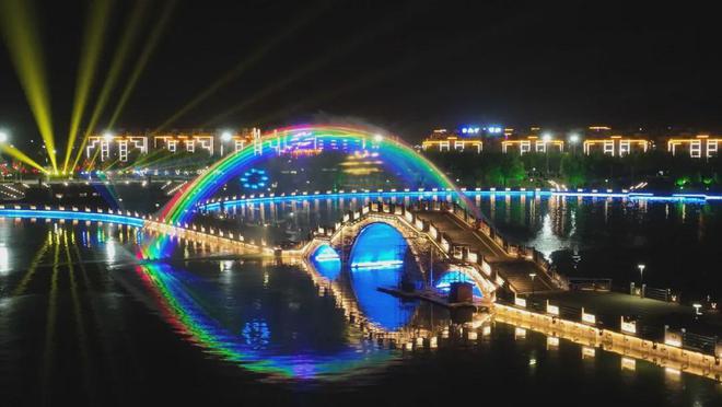 光影共舞蝶湖夜烟火漫卷秀街上(图3)