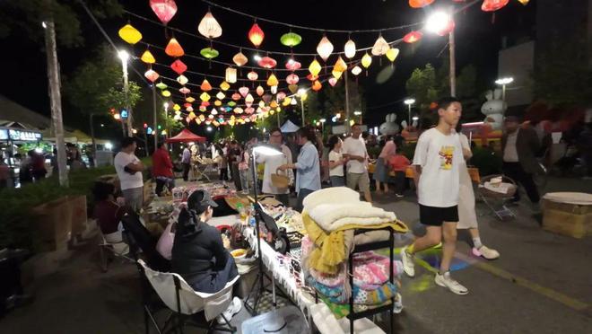 光影共舞蝶湖夜烟火漫卷秀街上(图7)