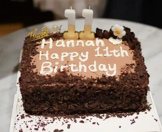 邓超11岁女儿庆祝生日小花穿白裙淑女范十足眉眼像极了爸爸(图7)