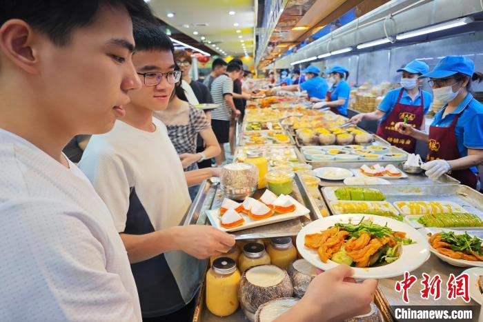 港澳大学生逐浪海南自贸港：从骑楼老街到老爸茶馆(图3)